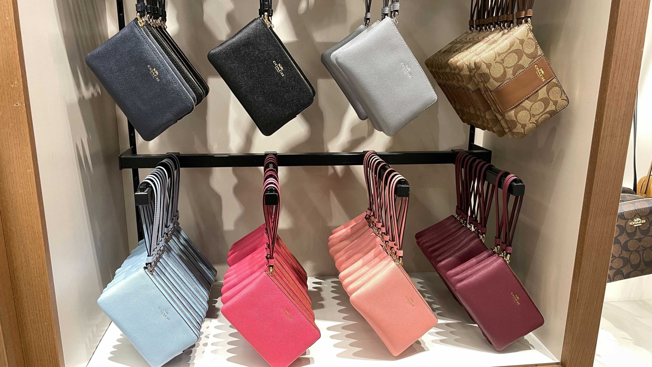 Coach Outlet 'Blowout Sale': Several discounted handbags, wallets have an  extra 20% off 