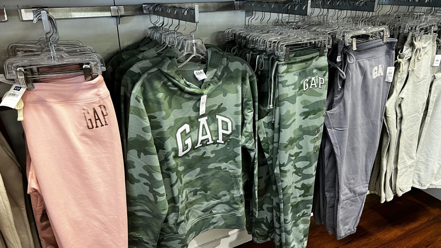 GAP FACTORY - EXTRA 50-70% OFF CLEARANCE + FREE SHIPPING - The Freebie Guy®