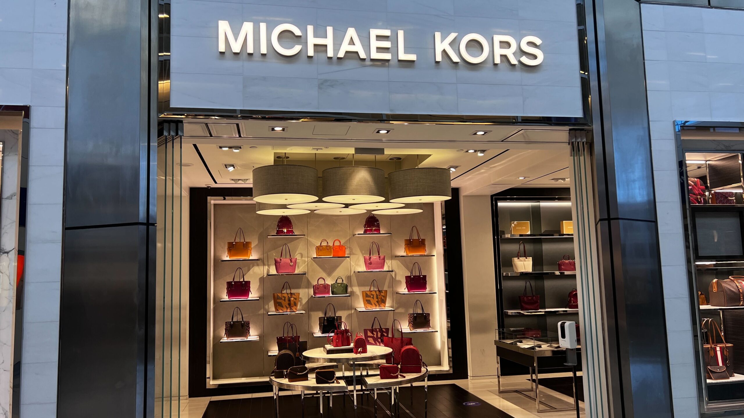 LEGENDS OUTLETS: Michael Kors
