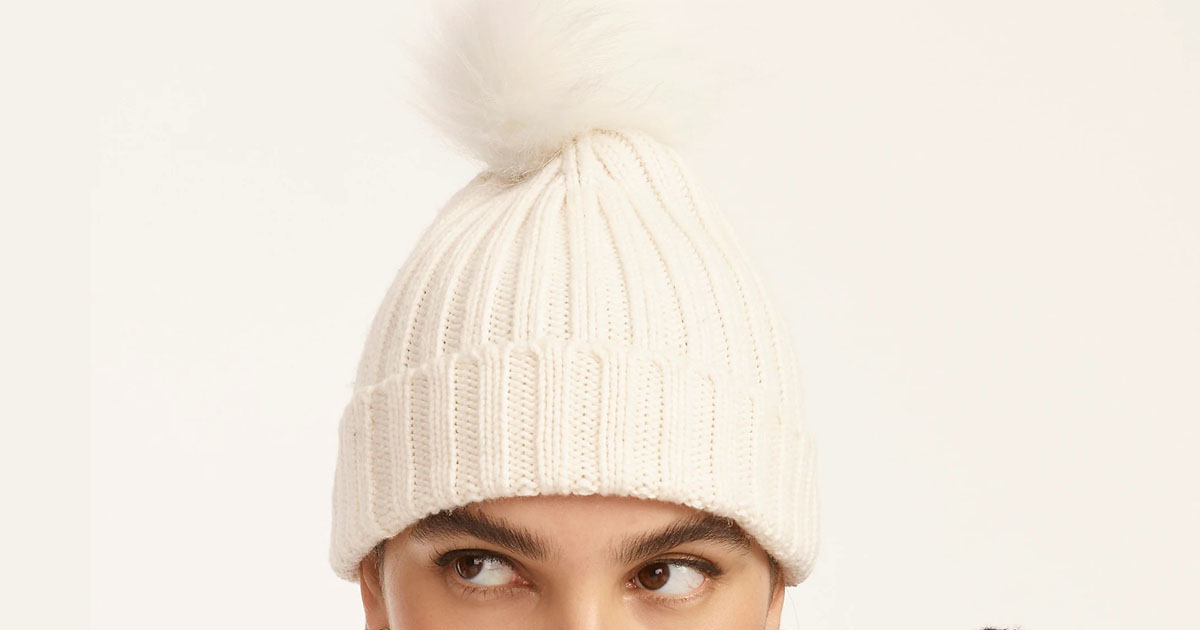 Ribbed pom pom beanie