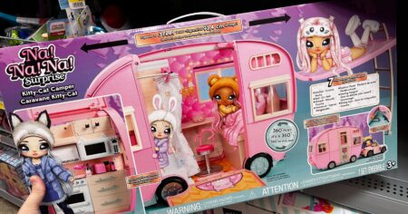 NA NA NA SURPRISE KITTY CAT CAMPER scaled