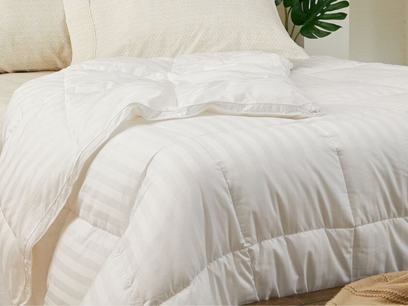 Hotel Grand Collection Oversize Luxury Down Alternative Comforter