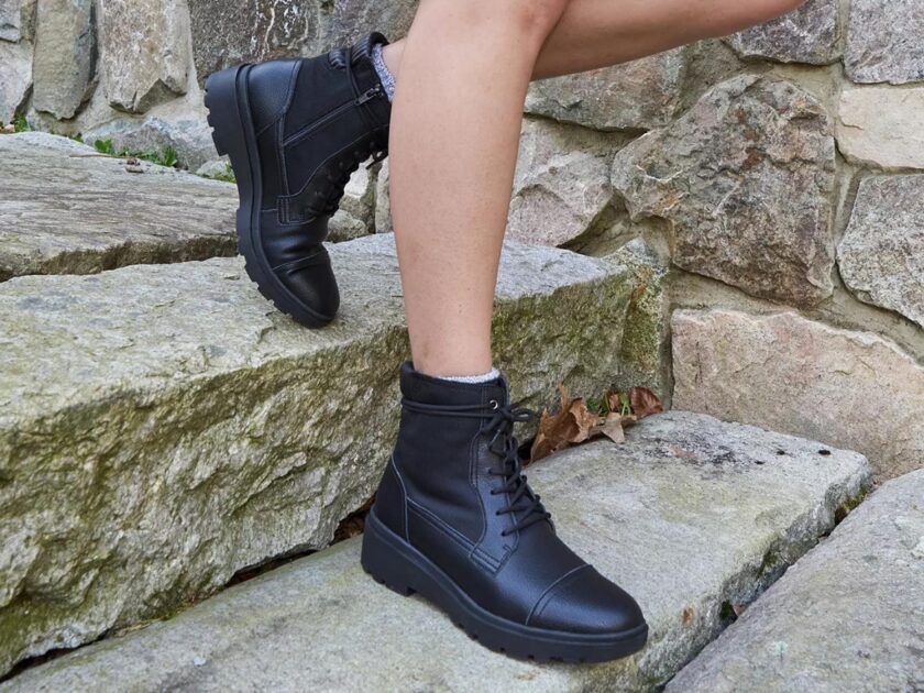 Clarks Womens Calla Charm Lace Up Lug Sole Boots