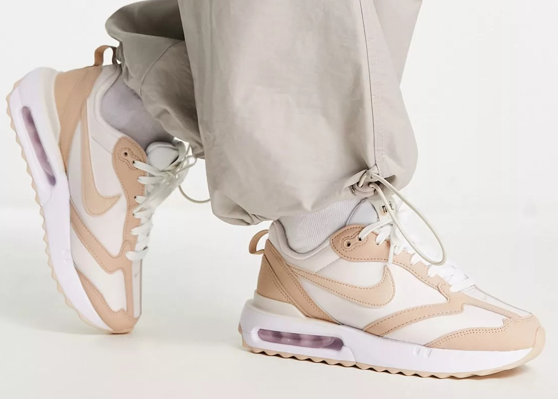 Nike Air Max Dawn sneakers in pink