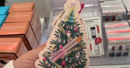 Too Faced Lip Injection Ornament