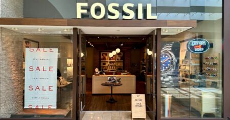 FOSSIL STORE FRONT WITH SALE SIGN IN WINDOW
