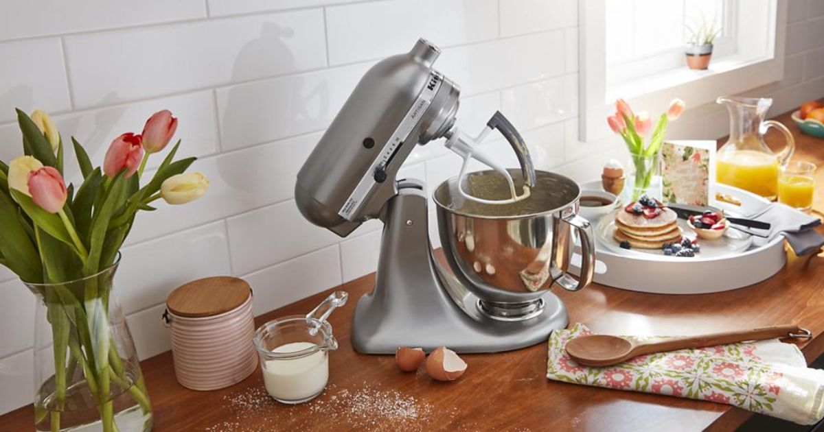 silver KitchenAid mixer
