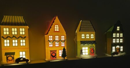WONDERSHOP LIT PAPER HOUSES