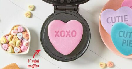 Dash Sweethearts Waffle Maker