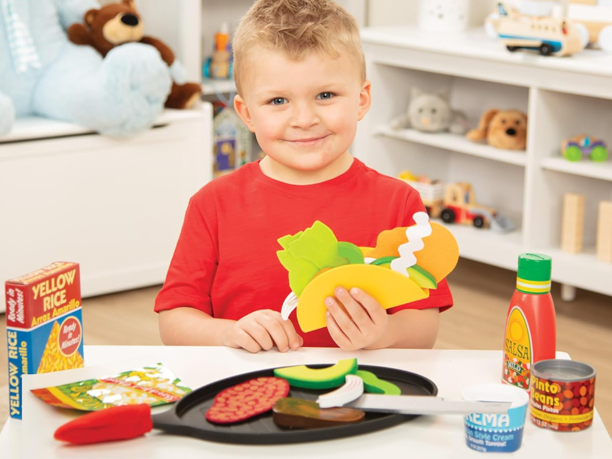 Melissa and Doug taco set
