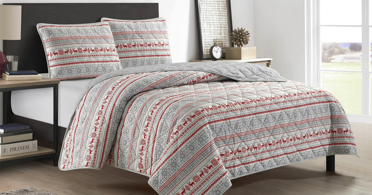 Dearfoams Super Soft Reindeer Quilt Full Queen Dearfoams Super Soft Reindeer Quilt Full Queen