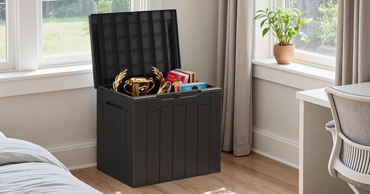 Greesum 31 Gallon Resin Deck Box