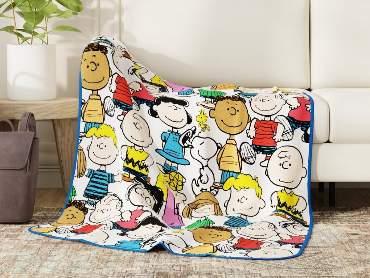 Franco Collectibles® Peanuts® Charlie Brown Snoopy Lucy Gang Super Soft Cozy Plush Throw