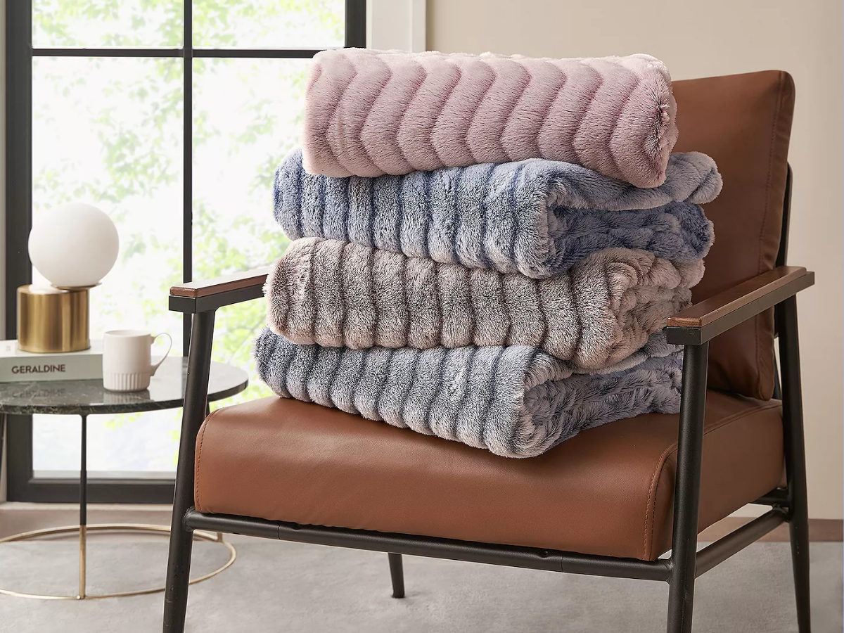 Hotel Suite Micromink Sherpa Reversible Throw Blanket