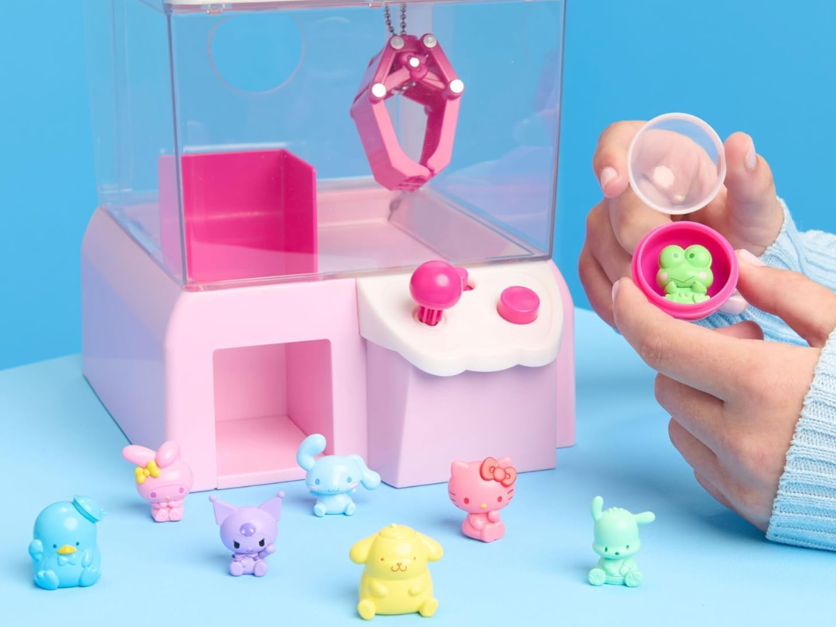 hello kitty claw machine