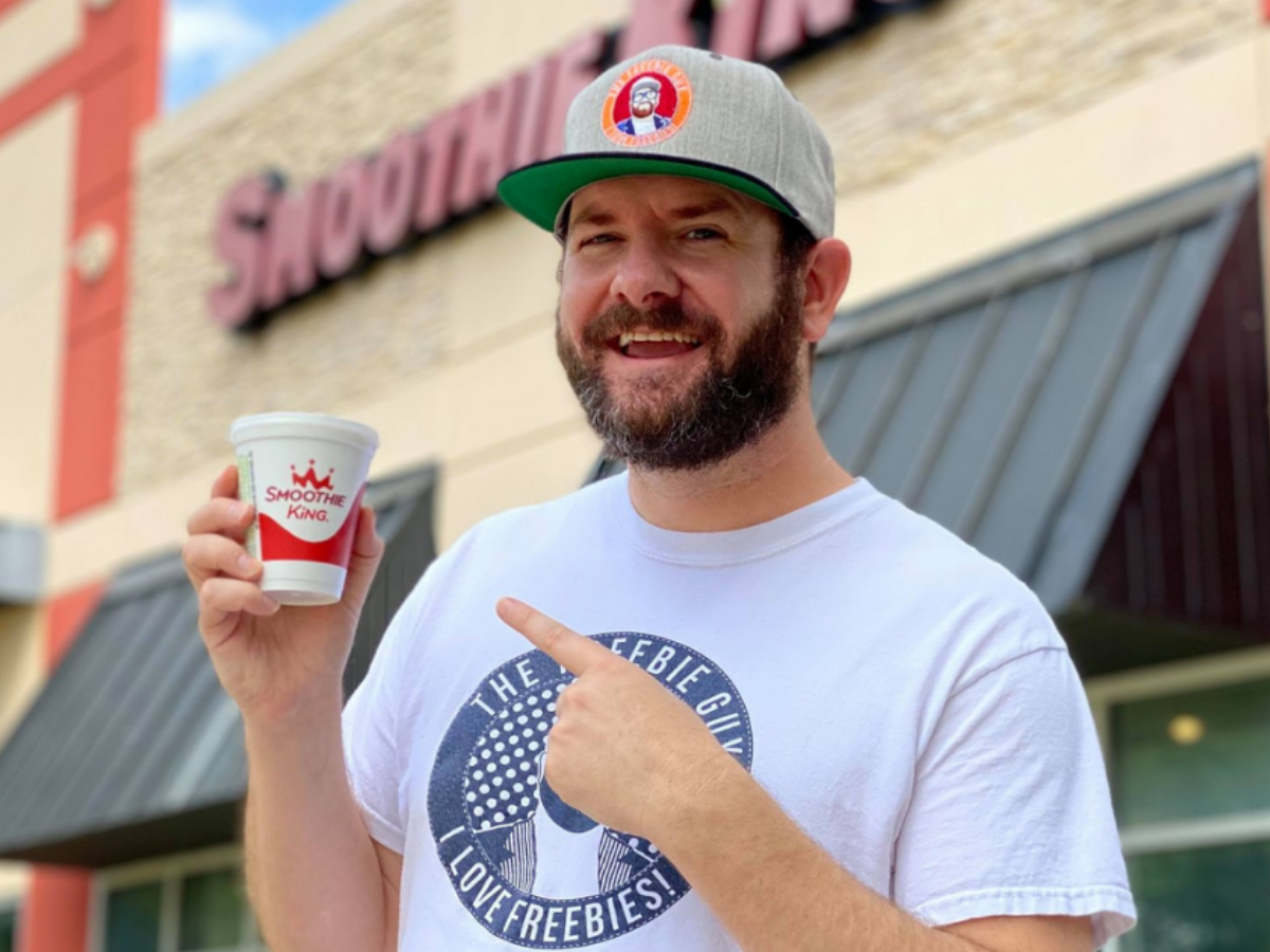 Kendall holding a Smoothie at Smoothie King Kendall holding a Smoothie at Smoothie King