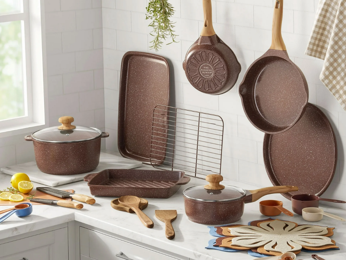 cookware set at wlamrt