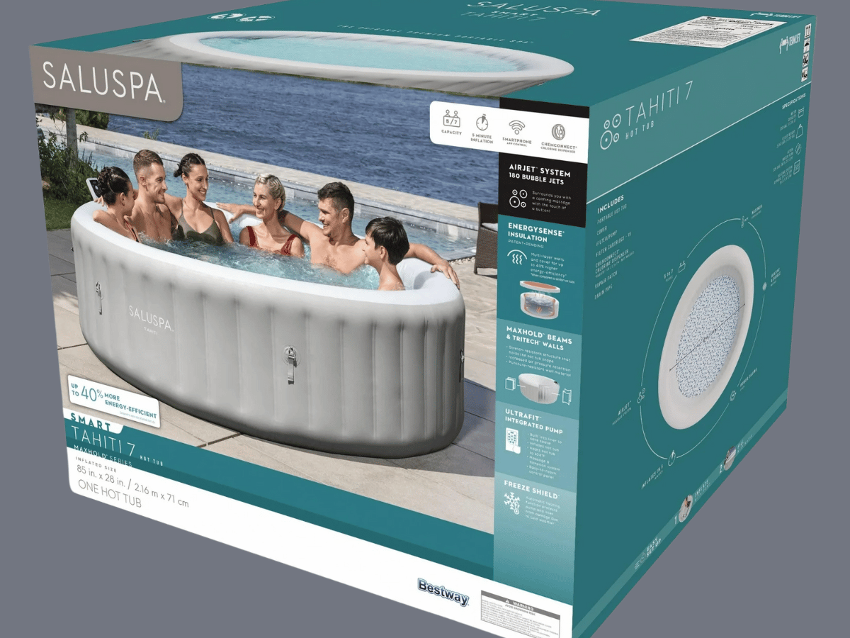 Saluspa Hot Tub