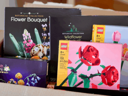 LEGO Flowers displayed in box