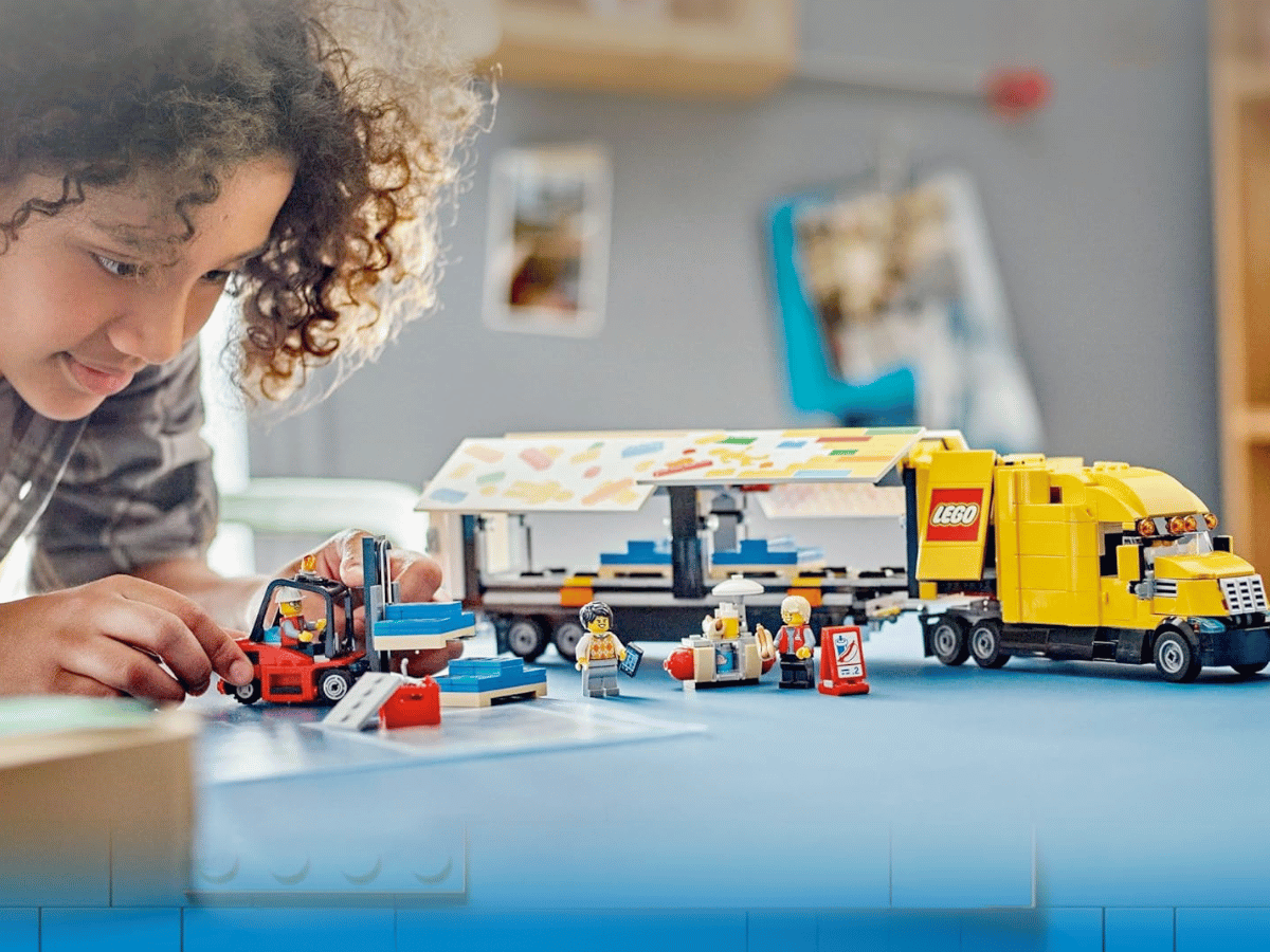 LEGO delivery truck