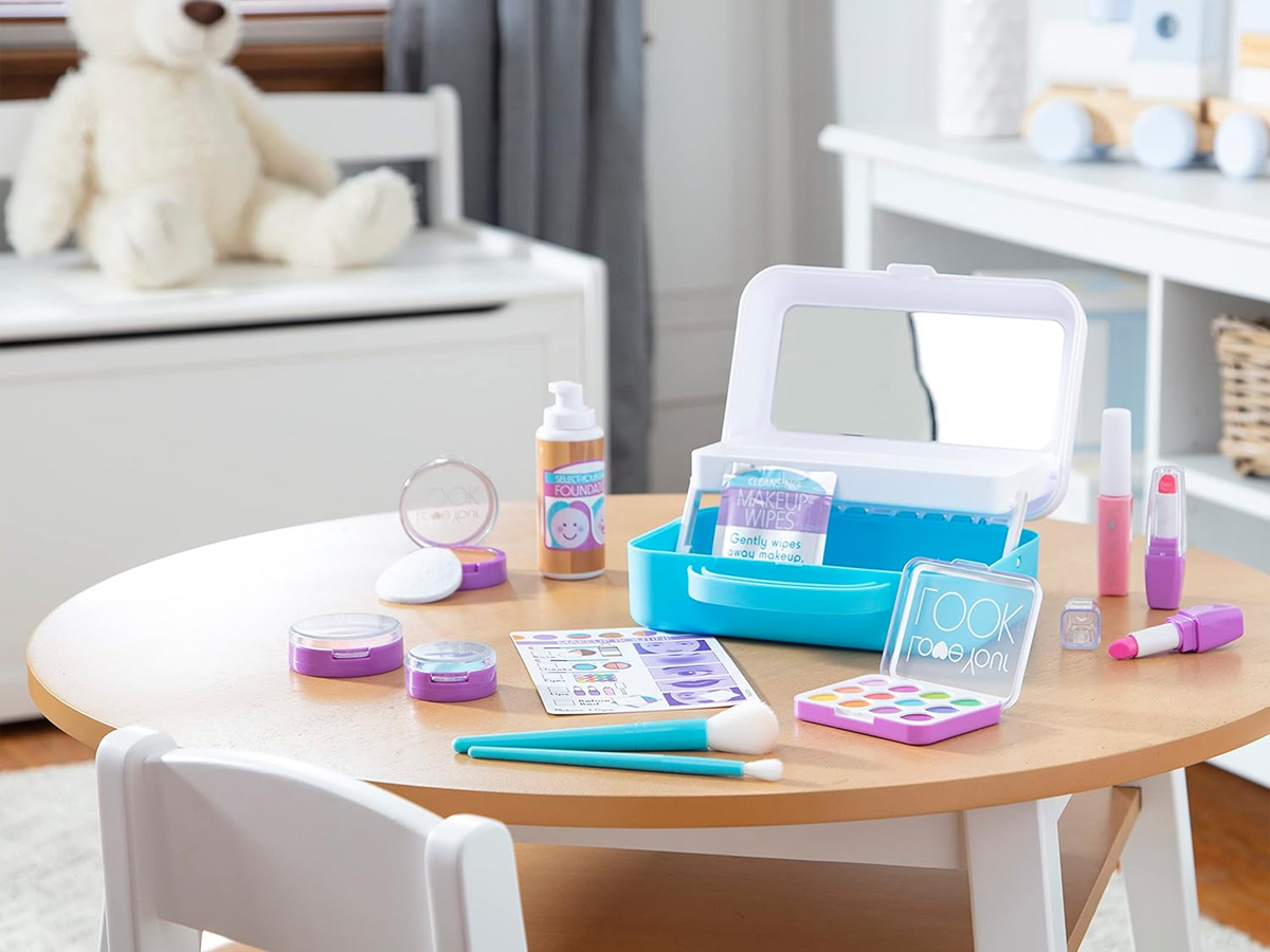 Melissa & Doug Love Your Look Pretend Makeup Kit
