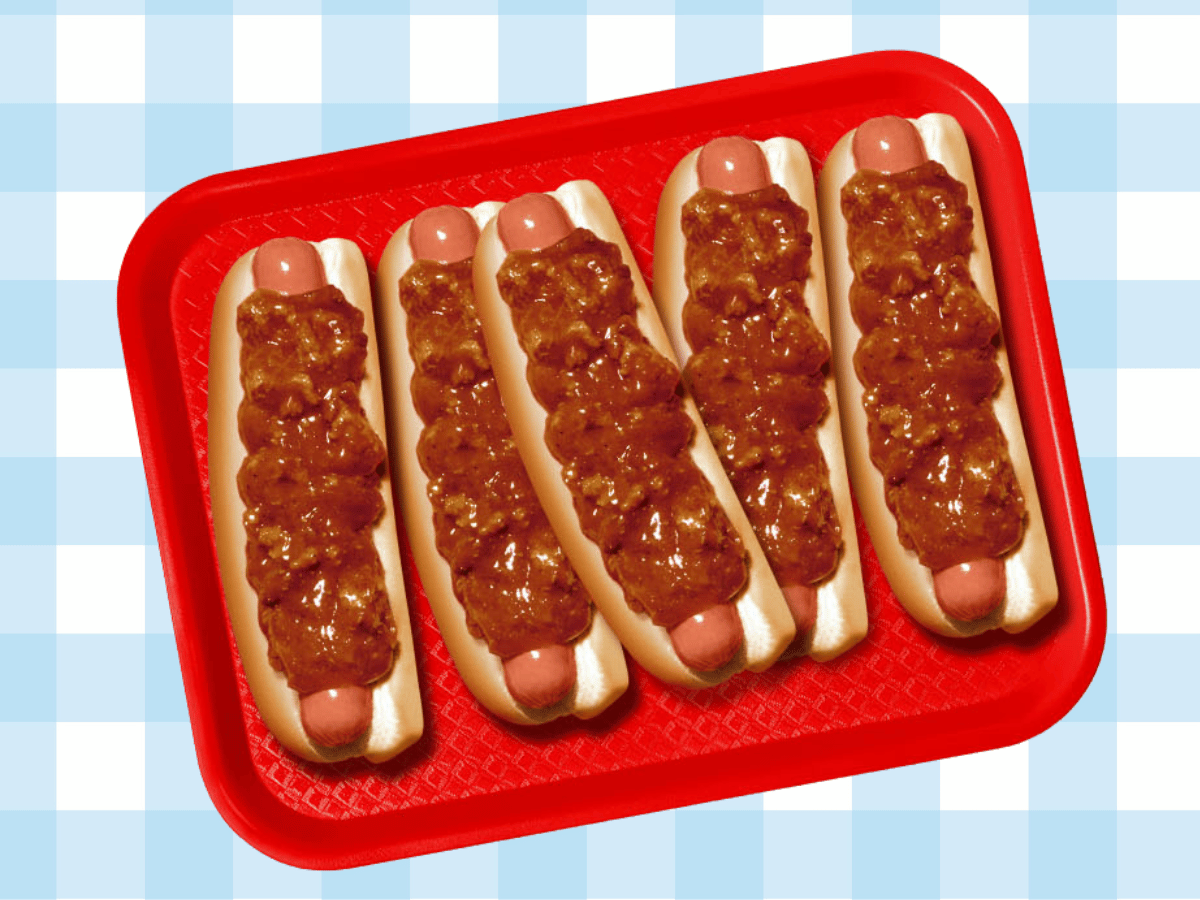 Weinerschnitzel chili dogs
