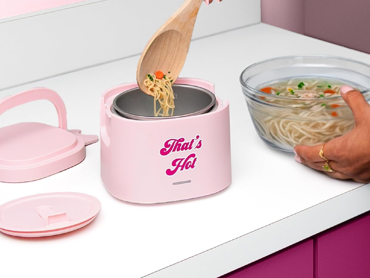 Paris hilton cooking pot