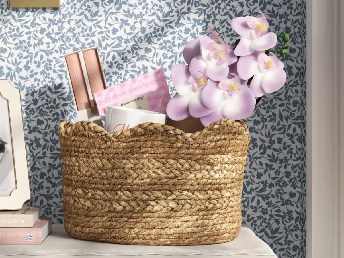 WRAPPED FLORAL BUNDLES